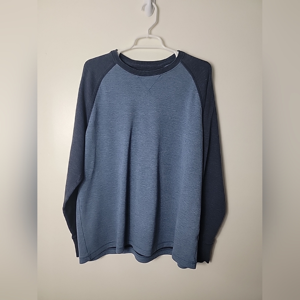 L.L. Bean Men's Two Toned Blue Slightly Fitted Pullover Shirt, L Reg